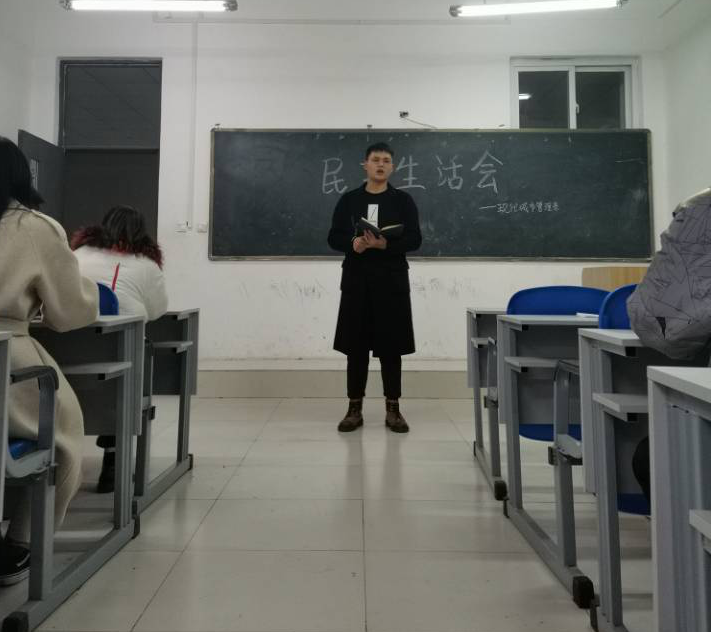 学生武贺奇发言 学生武贺奇发言