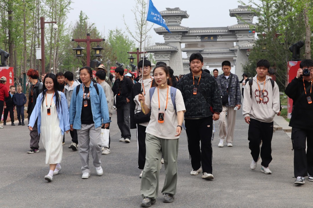 谢丽田老师示范讲解龙门石窟 谢丽田老师示范讲解龙门石窟