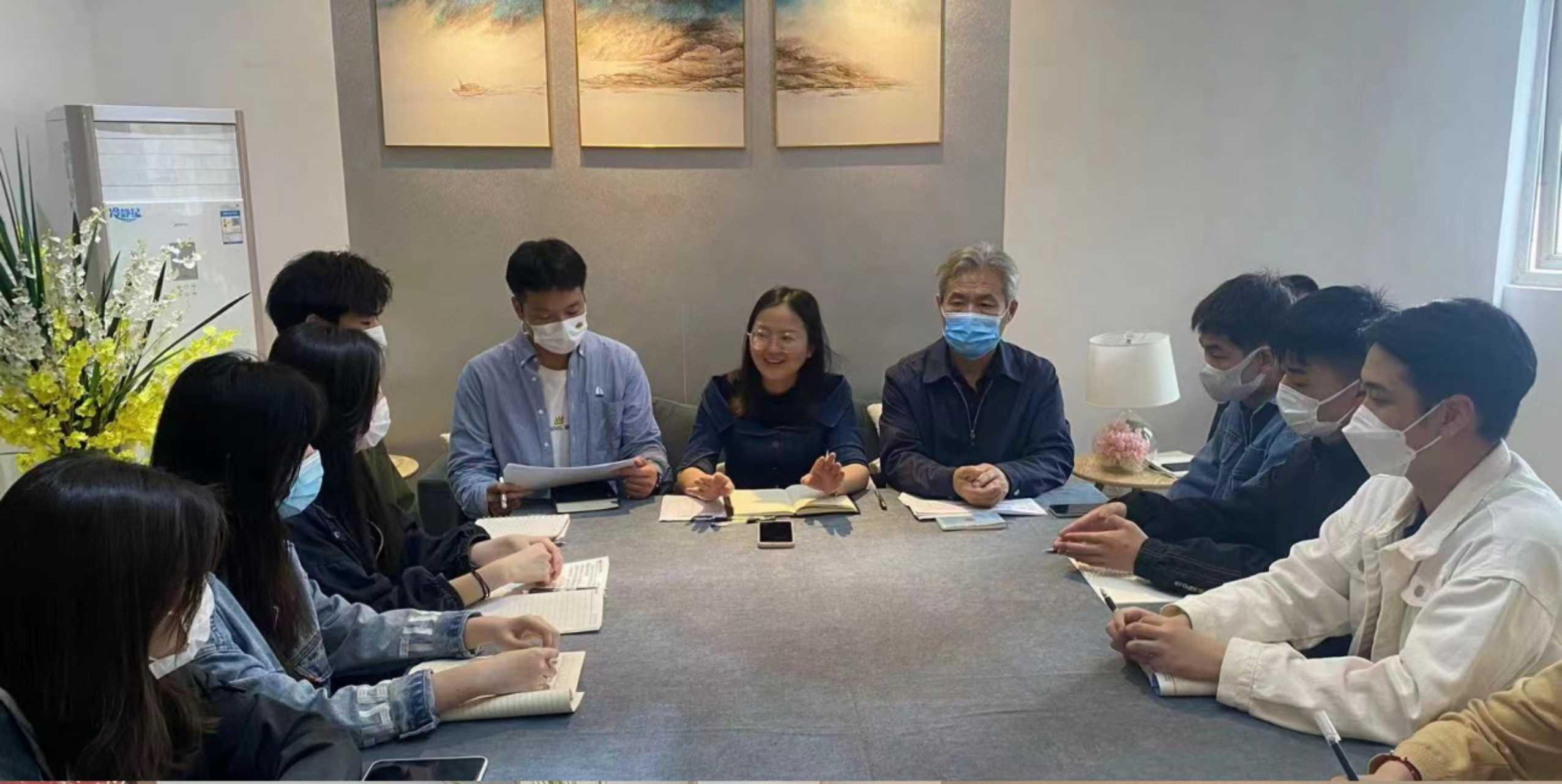 院长袁倩影在学生座谈会上讲话 院长袁倩影在学生座谈会上讲话