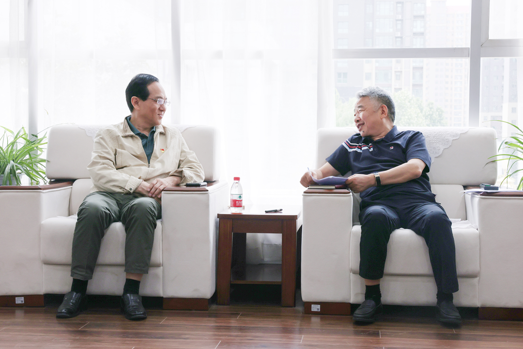 巡回指导组与党委书记刘昆岭座谈 巡回指导组与党委书记刘昆岭座谈