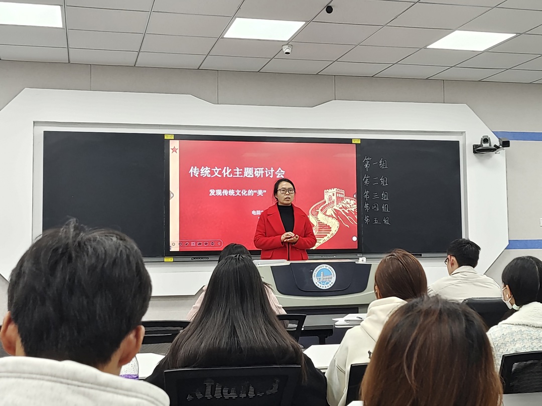 电子信息工程学院党总支书记、副院长马士玲书记讲解 电子信息工程学院党总支书记、副院长马士玲书记讲解