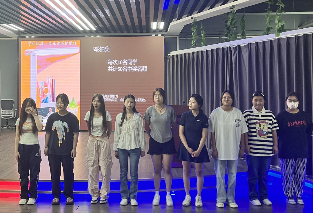 商学院召开2023级新生专业教育会 商学院召开2023级新生专业教育会