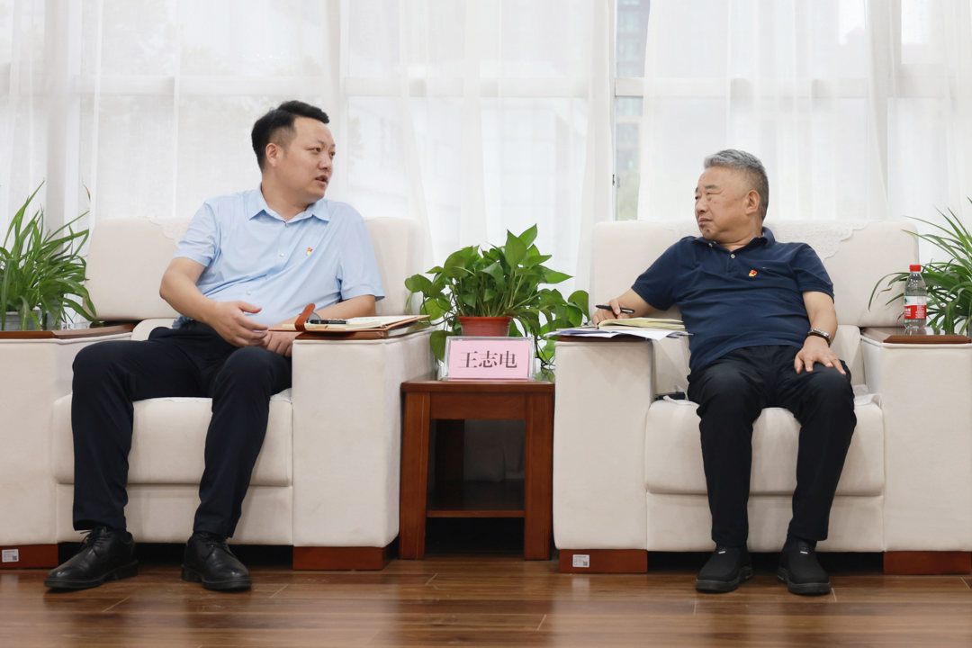 指导组与校领导进行了逐一谈话 指导组与校领导进行了逐一谈话