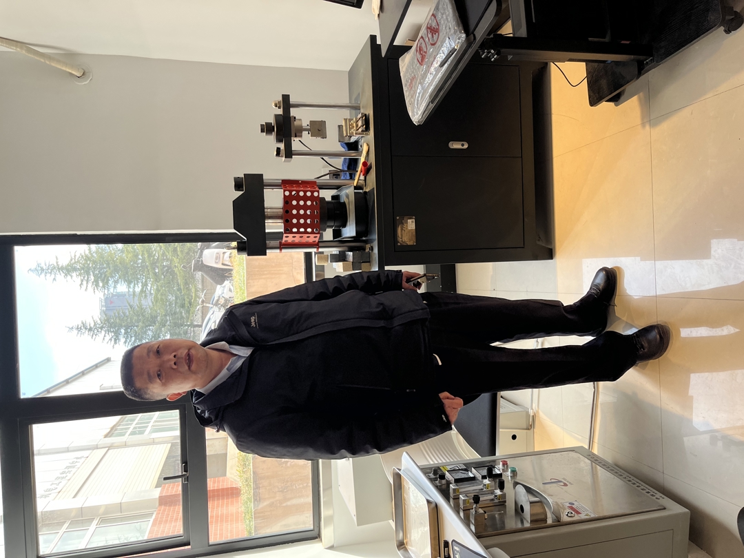 中岳耐火材料有限公司白宏宇总经理参观耐火材料实训室 中岳耐火材料有限公司白宏宇总经理参观耐火材料实训室