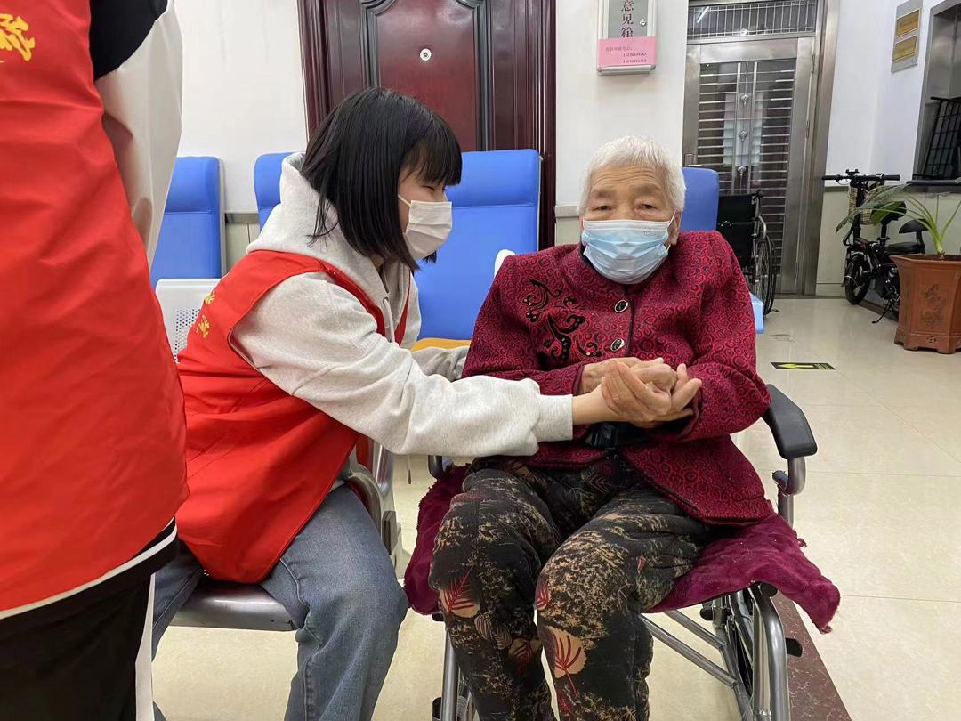 和老人聊天 和老人聊天