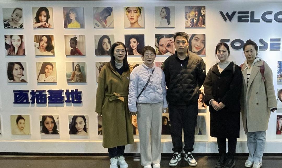 商学院教师团队参观聚合云播直播基地 商学院教师团队参观聚合云播直播基地