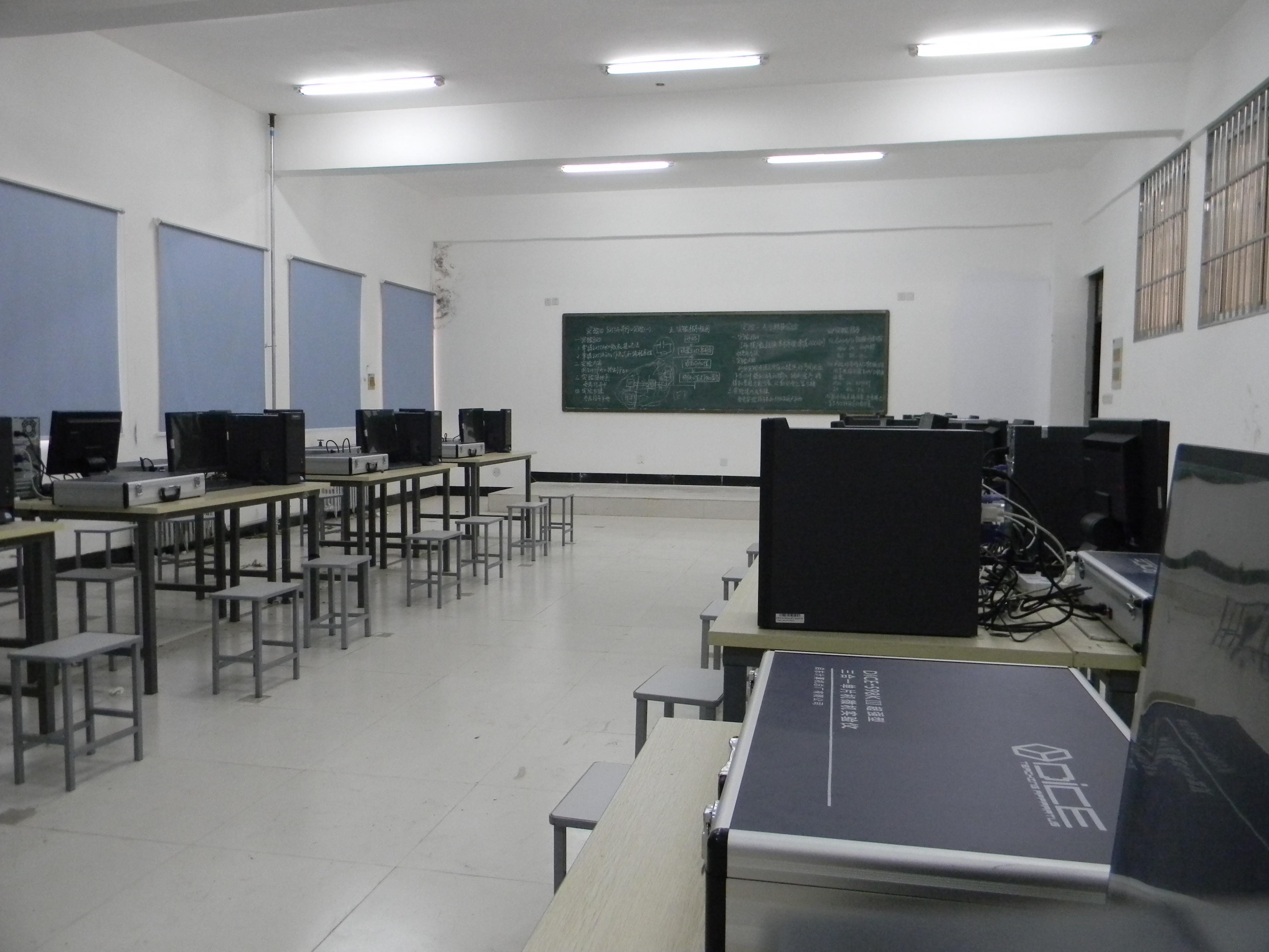 微机原理与单片机实验室 微机原理与单片机实验室