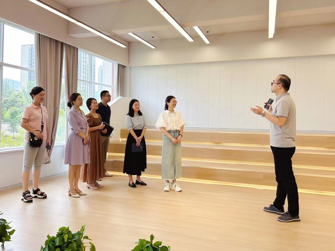 检查组对学院25间实训室进行全面检查 检查组对学院25间实训室进行全面检查