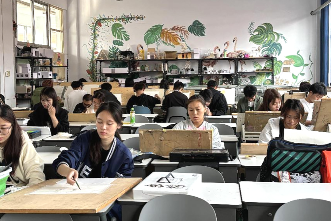 艺术设计系举办“2023级新生入学专业测试暨成果汇报展” 艺术设计系举办“2023级新生入学专业测试暨成果汇报展”