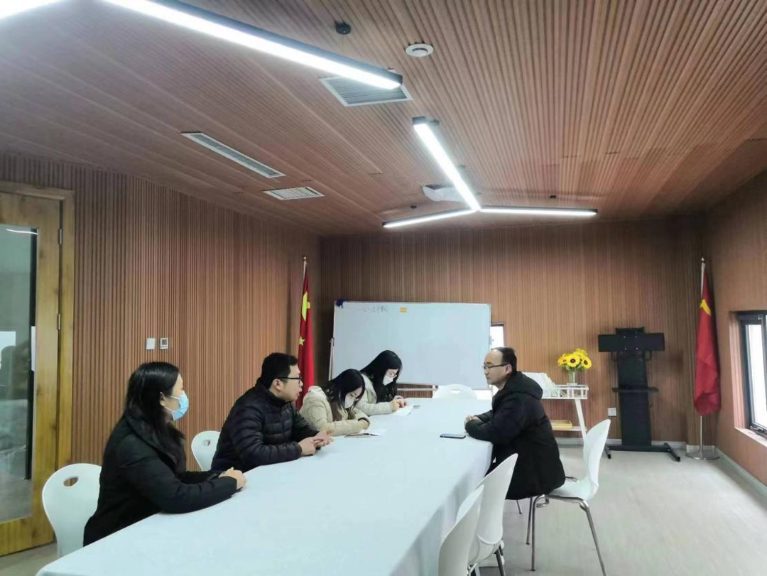 佘华良带专任教师前往郑州市经开区瑞丁幼儿园进行实地调研 佘华良带专任教师前往郑州市经开区瑞丁幼儿园进行实地调研