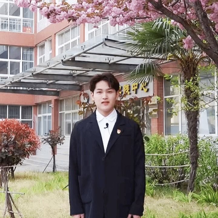 从校园名嘴到餐饮新锐：数字媒体技术专业达人汤龙康的跨界创业启示录