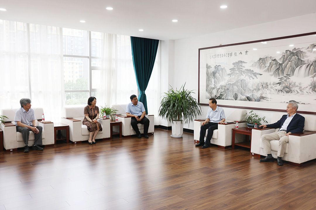 中国耐材行业协会驻会副会长李永全、秘书长柴俊兰莅临郑州城市职业学院考察指导 中国耐材行业协会驻会副会长李永全、秘书长柴俊兰莅临郑州城市职业学院考察指导