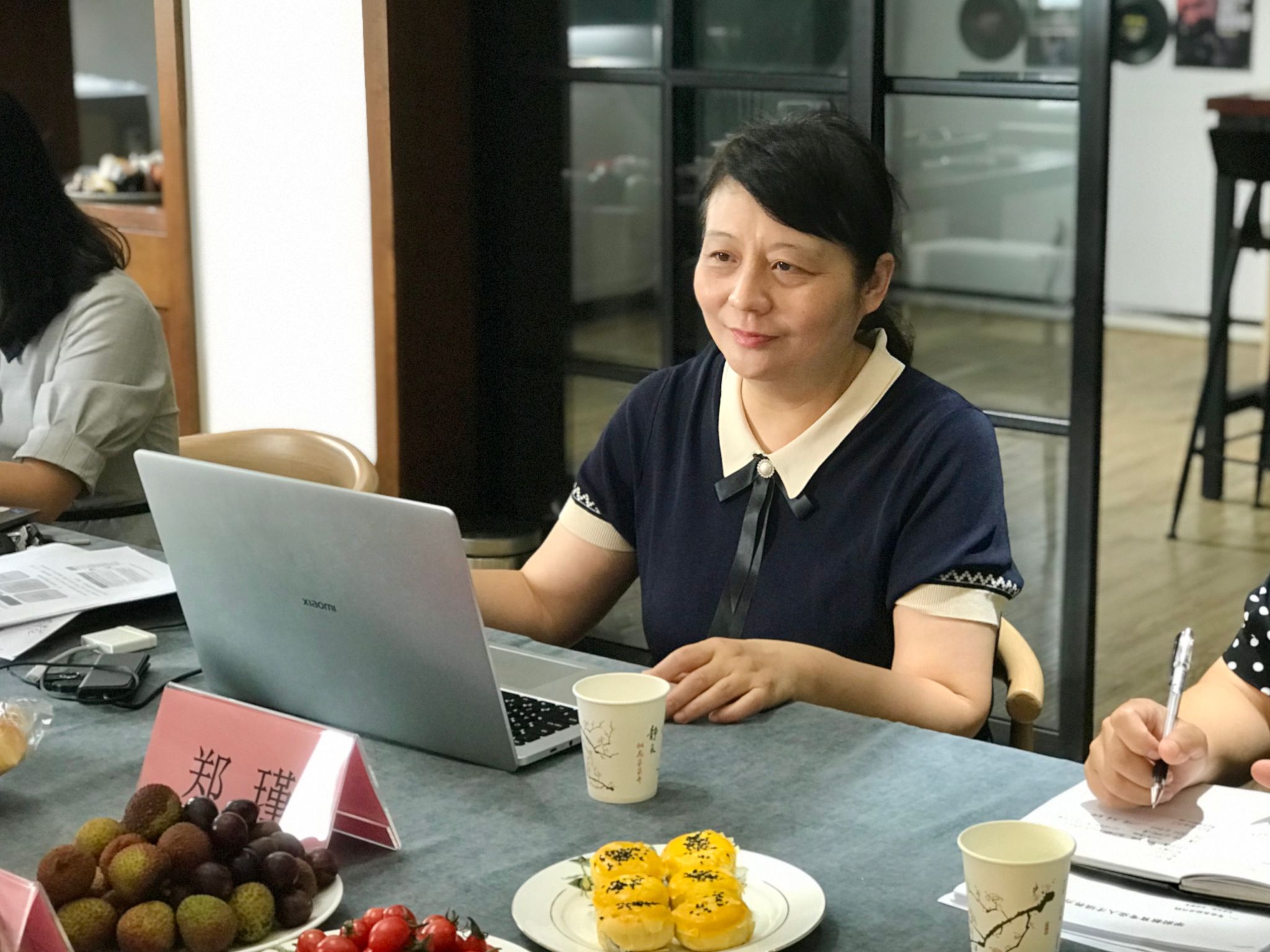 国际教育学院副院长郑瑾教授进行培训指导 国际教育学院副院长郑瑾教授进行培训指导