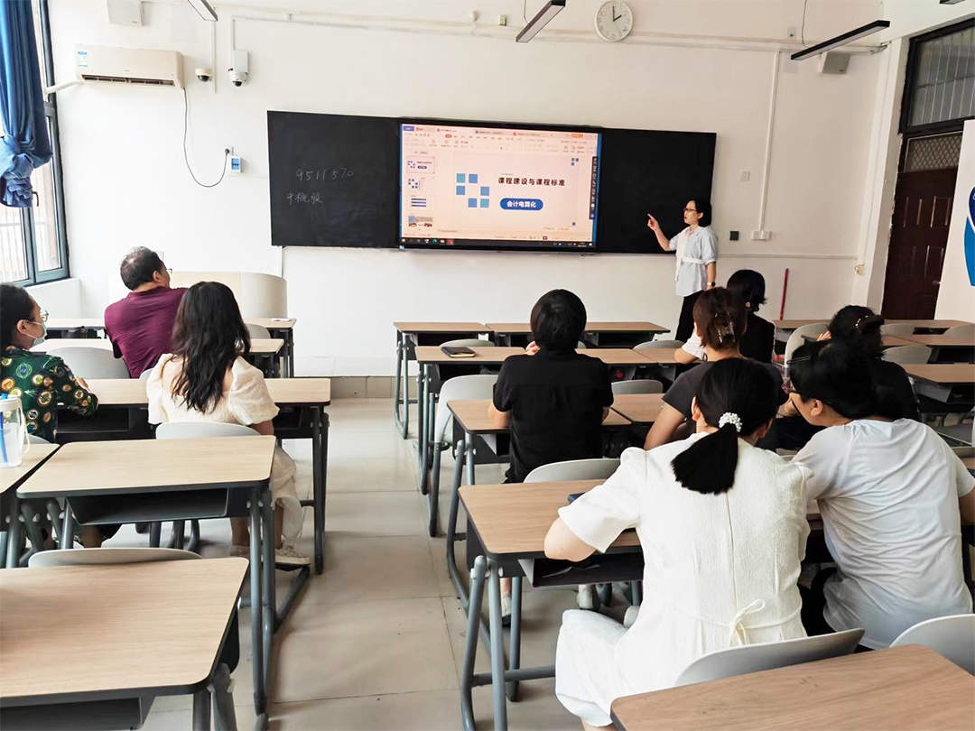 商学院新学期开展研磨课活动 商学院新学期开展研磨课活动