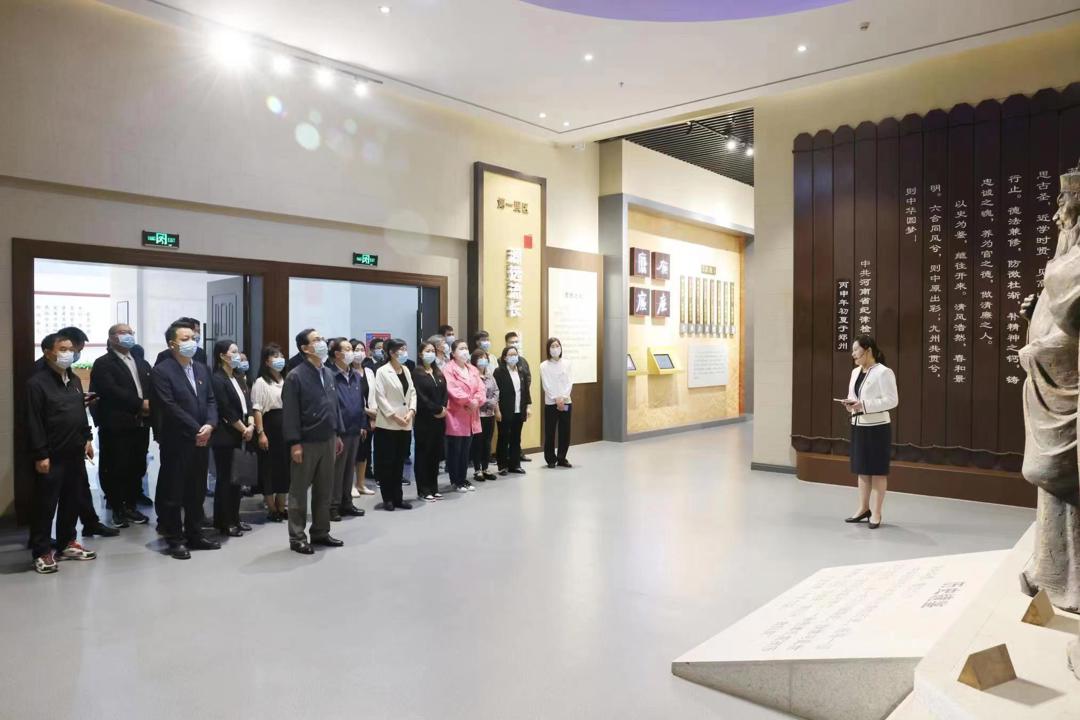 8c83da51d0044a7daac8dd979b574376.jpg 8c83da51d0044a7daac8dd979b574376.jpg