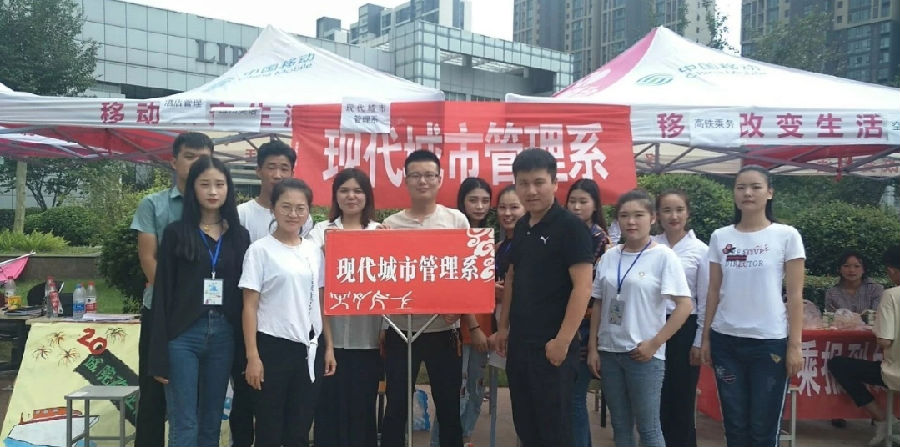 工作人员合影留念 工作人员合影留念