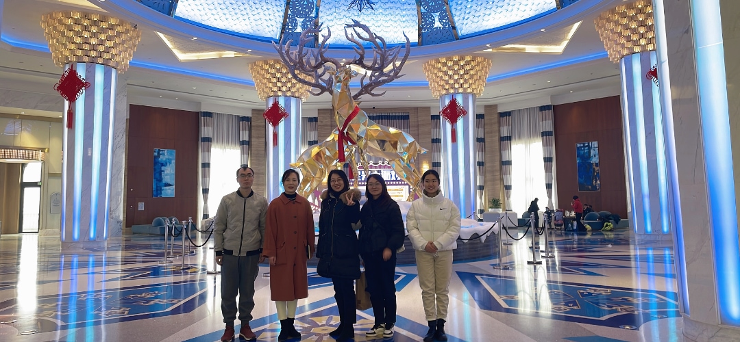 银基冰雪酒店大堂合影 银基冰雪酒店大堂合影