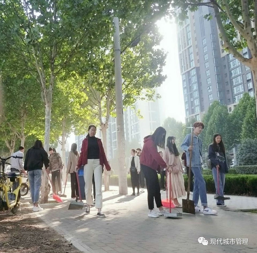 师生热情参与活动中 师生热情参与活动中