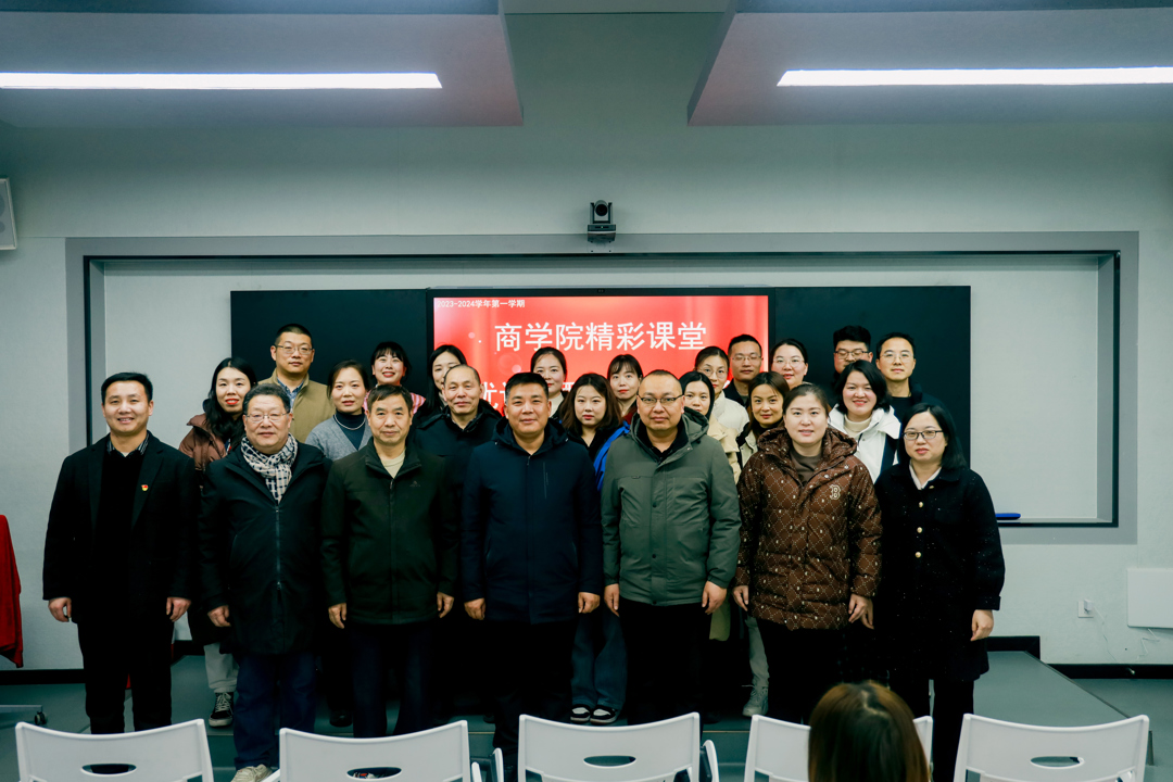 校领导与全体获奖教师合影 校领导与全体获奖教师合影