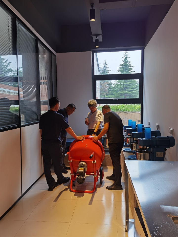 中原特耐领导在我院实验室座谈交流 中原特耐领导在我院实验室座谈交流