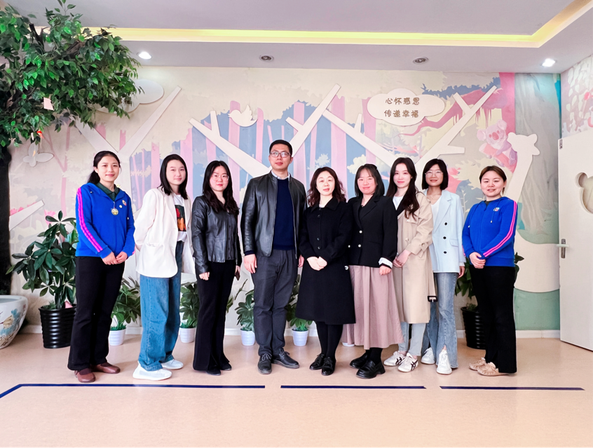 文化教育学院学前教育系系主任佘华良带领专业骨干教师一行 文化教育学院学前教育系系主任佘华良带领专业骨干教师一行