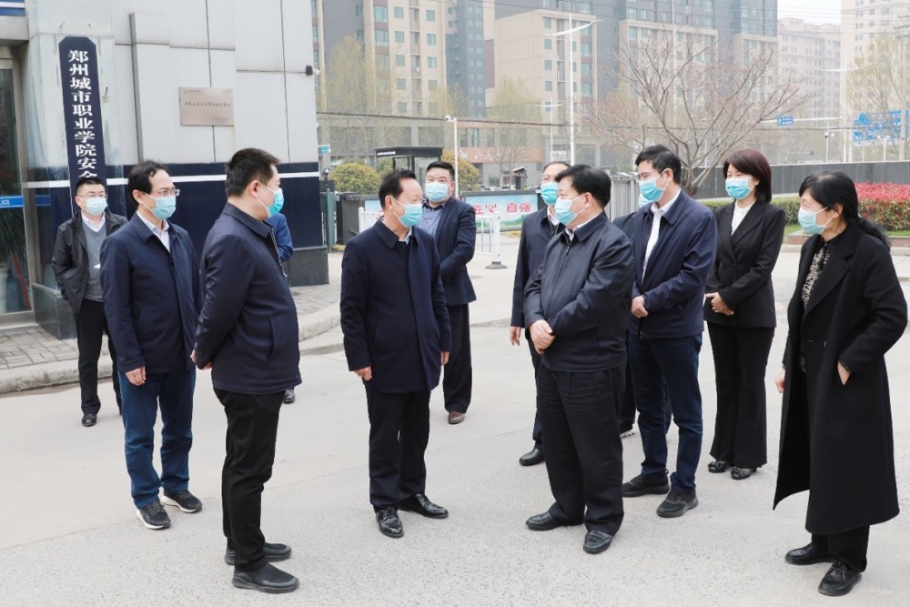 郑州市纪委监委领导宁建海一行到我校调研疫情防控工作 郑州市纪委监委领导宁建海一行到我校调研疫情防控工作