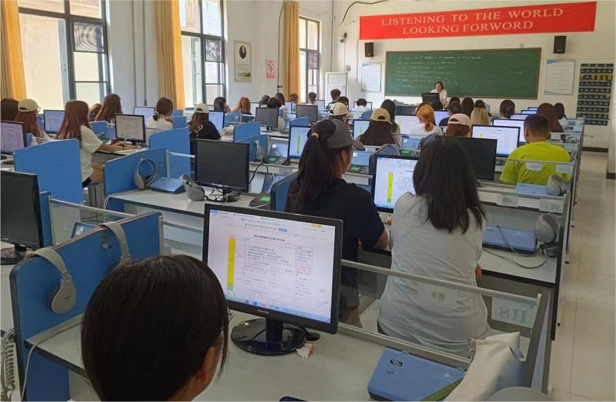 杨冬洁老师讲解实训周具体安排和要求 杨冬洁老师讲解实训周具体安排和要求