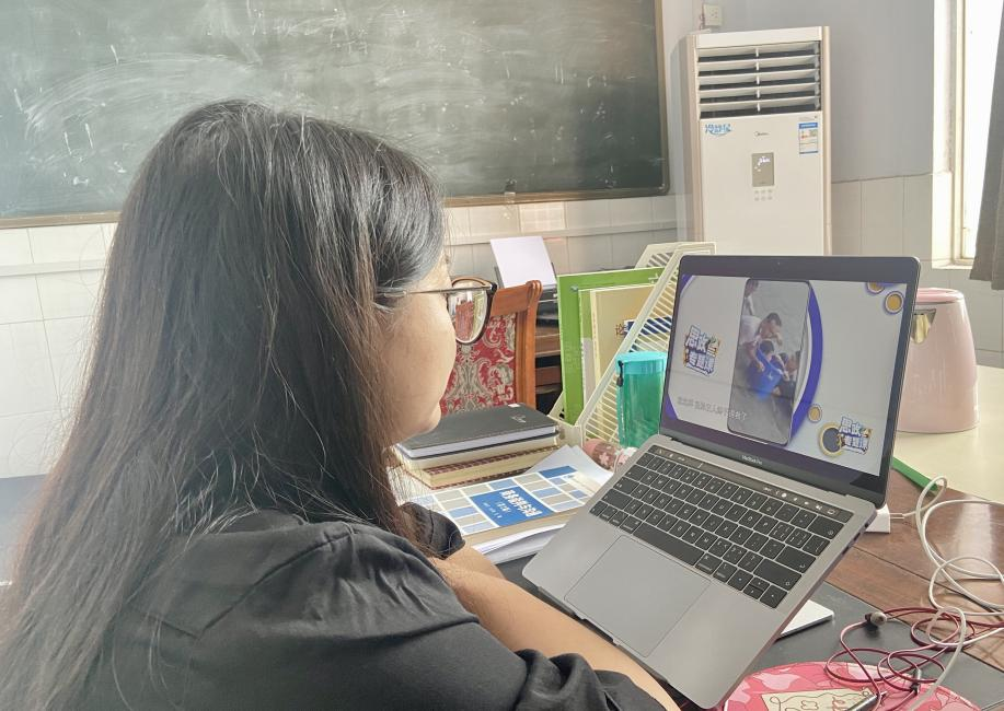 收看专题思政课 收看专题思政课