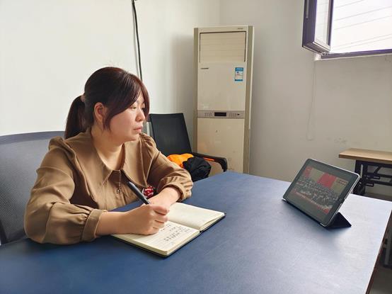 电子信息工程学院学生党支部第三支部书记周小丹 电子信息工程学院学生党支部第三支部书记周小丹