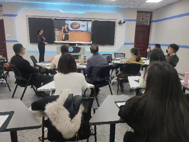 刘红雨详细阐述了备战教学能力大赛的流程和关键点 刘红雨详细阐述了备战教学能力大赛的流程和关键点