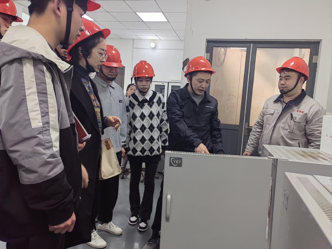 学生去金河源企业参观 学生去金河源企业参观