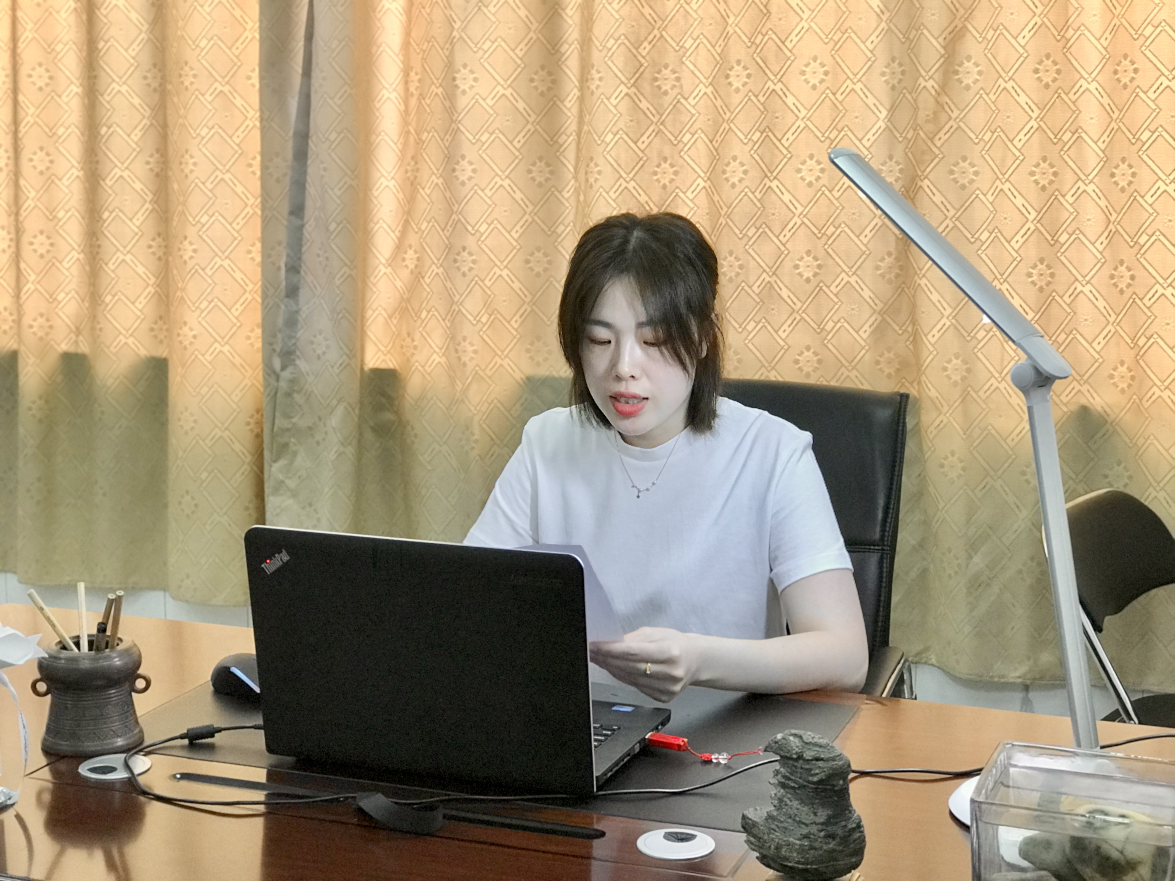 音乐表演专业辅导员郑小鸽主持会议 音乐表演专业辅导员郑小鸽主持会议