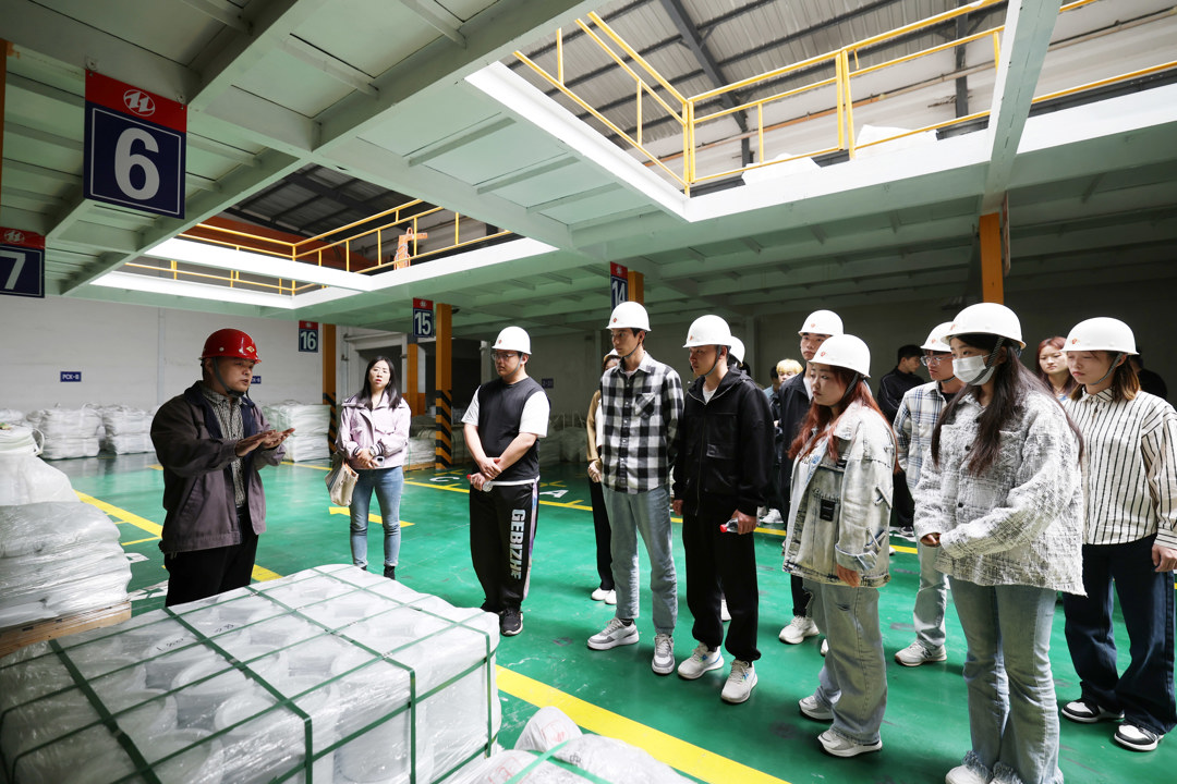 郑州城市职业学院耐火材料专业师生赴郑州振中耐材企业参观学习 郑州城市职业学院耐火材料专业师生赴郑州振中耐材企业参观学习