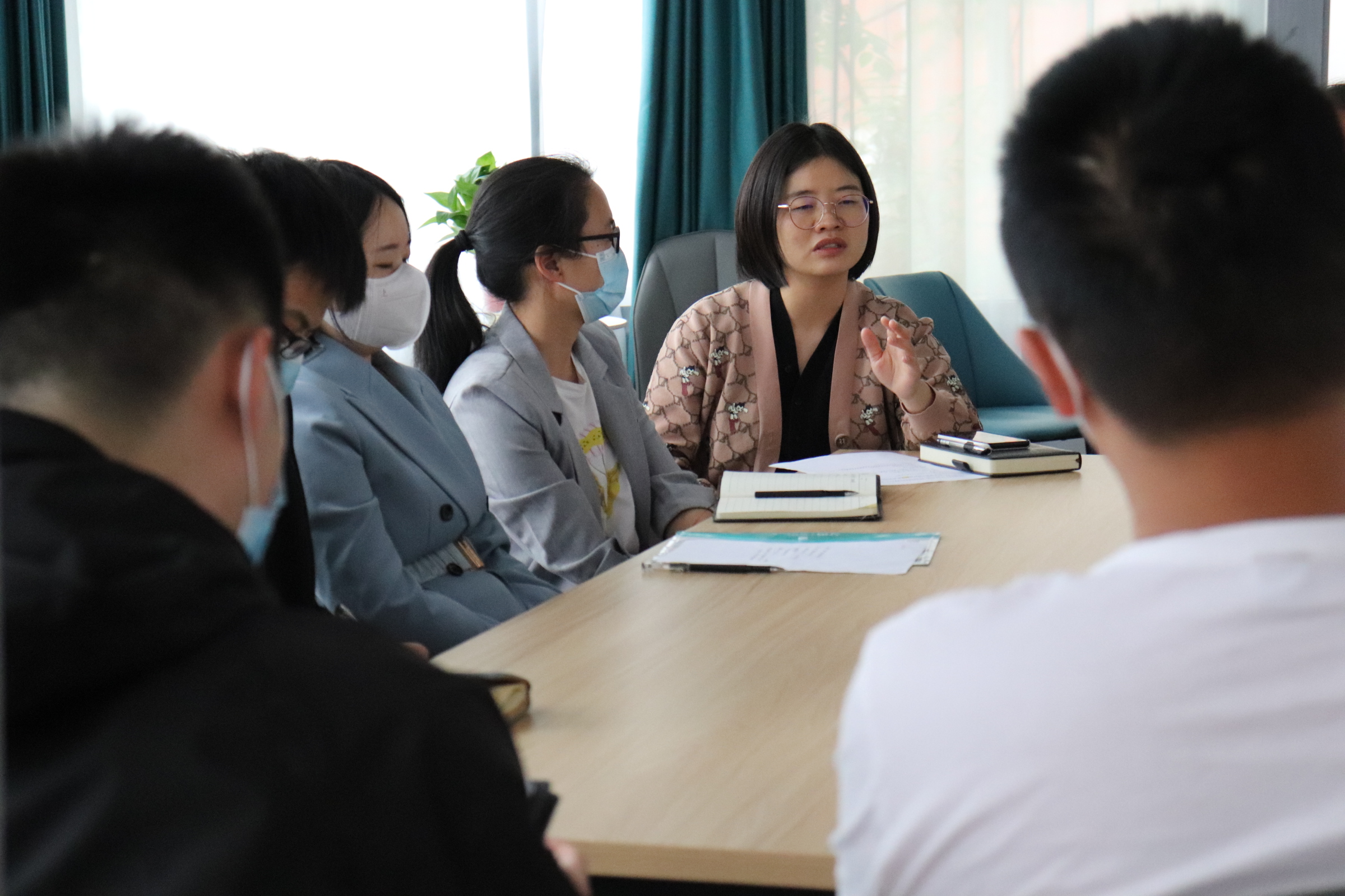 副院长轩丹阳总结教师座谈会 副院长轩丹阳总结教师座谈会