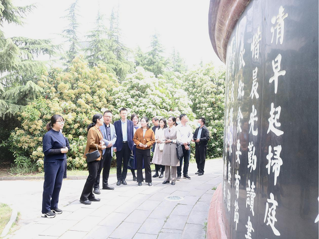 我校到郑州商学院交流学习 我校到郑州商学院交流学习