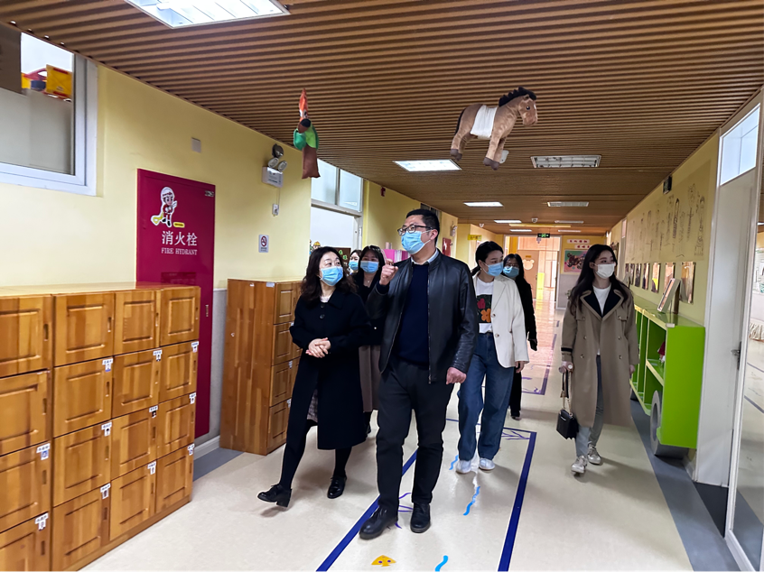 文化教育学院学前教育系系主任佘华良带领专业骨干教师一行 文化教育学院学前教育系系主任佘华良带领专业骨干教师一行