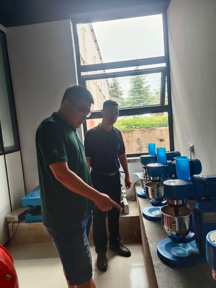 摩根热陶瓷(上海)有限公司领导莅临耐火材料实训实验室座谈交流 摩根热陶瓷(上海)有限公司领导莅临耐火材料实训实验室座谈交流