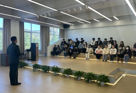 退伍军人进课堂 退伍军人进课堂