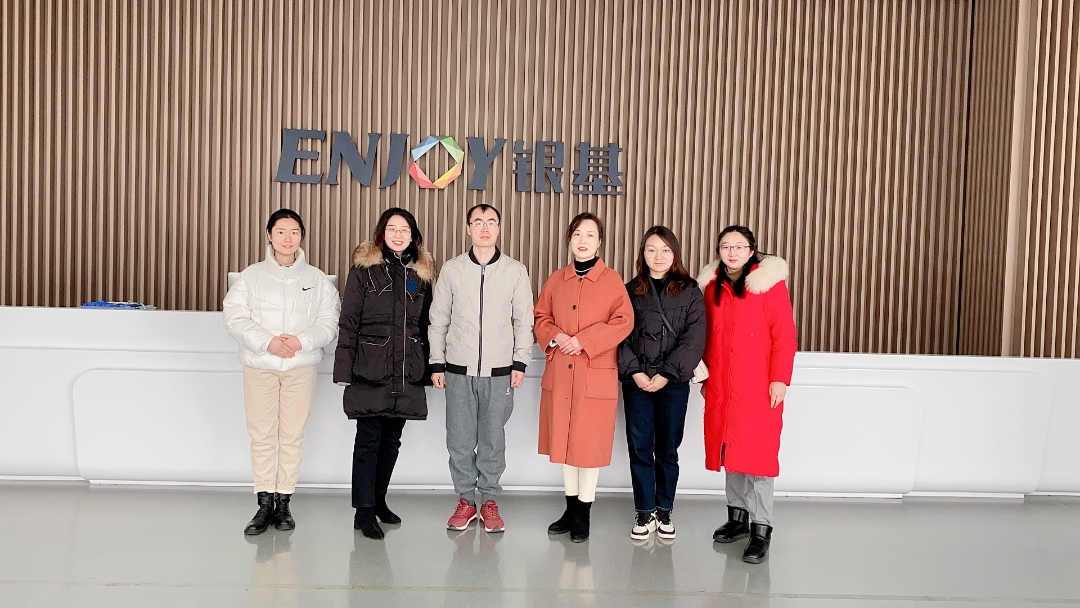 银基总部合影 银基总部合影