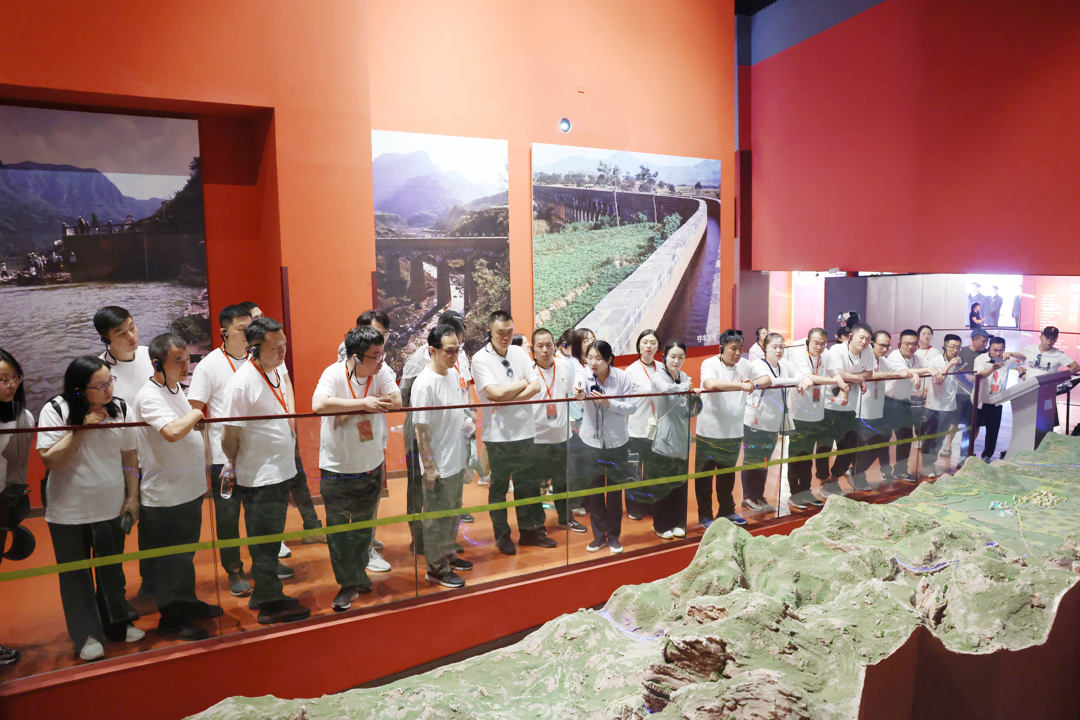 参观红旗渠纪念馆 参观红旗渠纪念馆