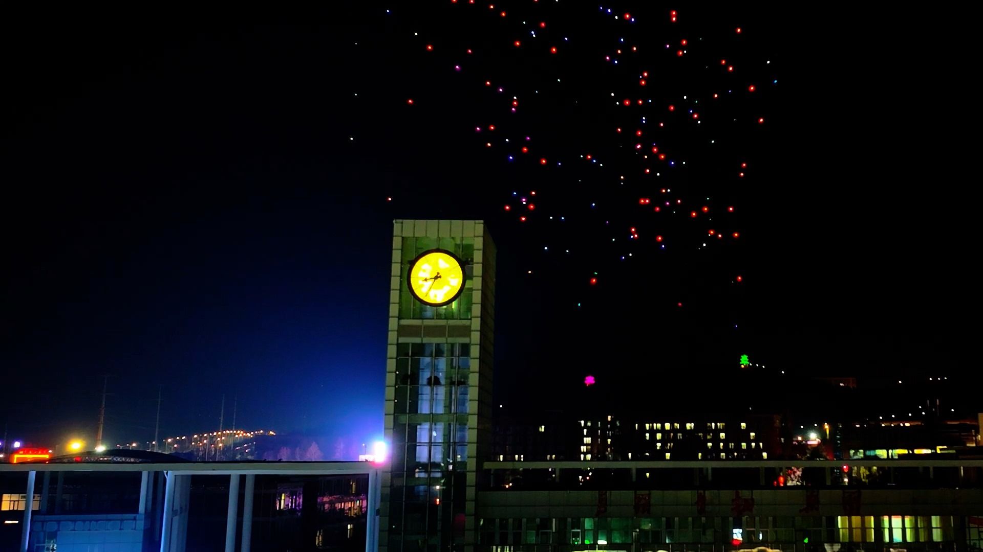 五百架无人机点亮城院夜空