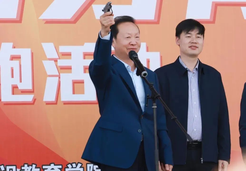 郑州城市职业学院第一届彩虹跑活动