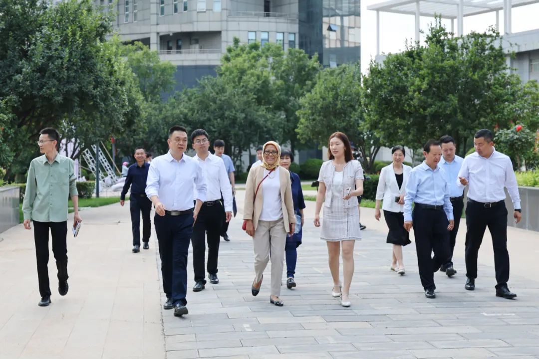 郑州城市职业学院与马来西亚思特雅大学举行友好大学签约仪式！