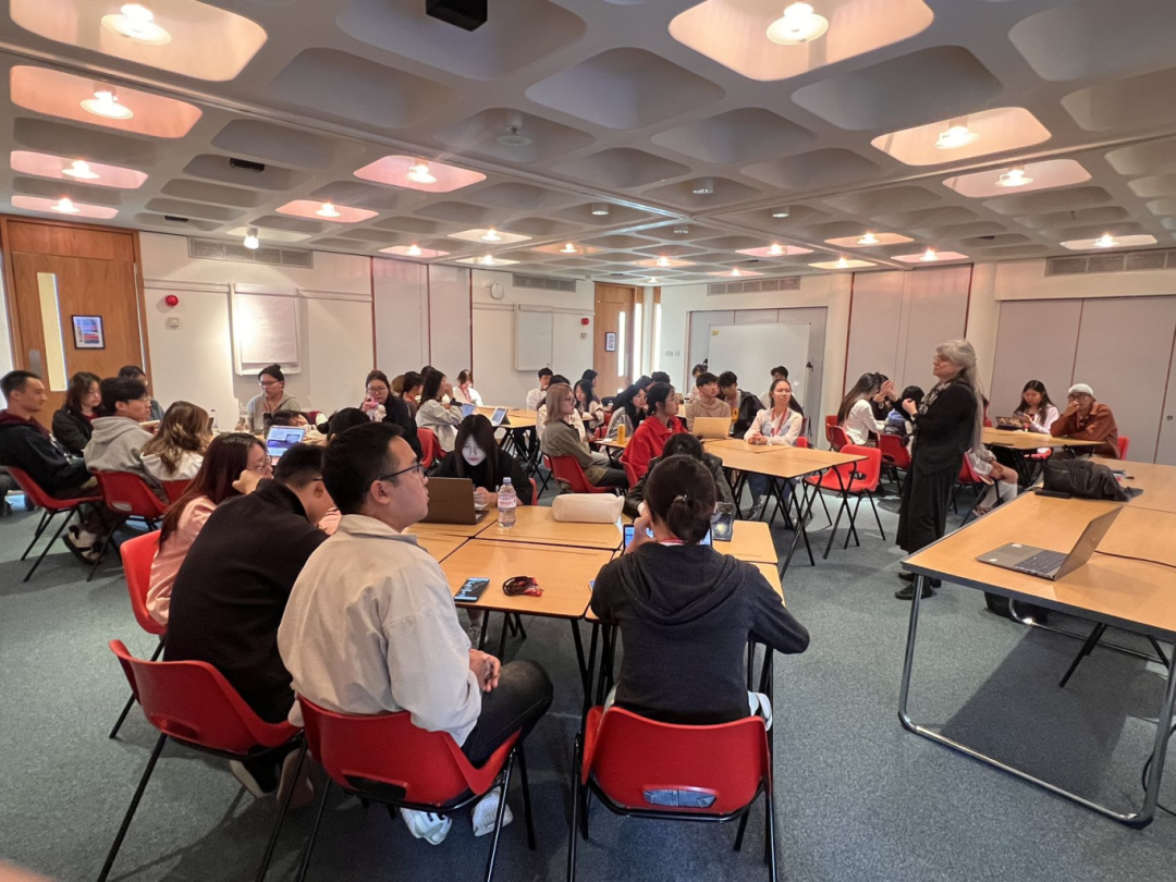 和郑州城市职业学院优秀学子一起看世界