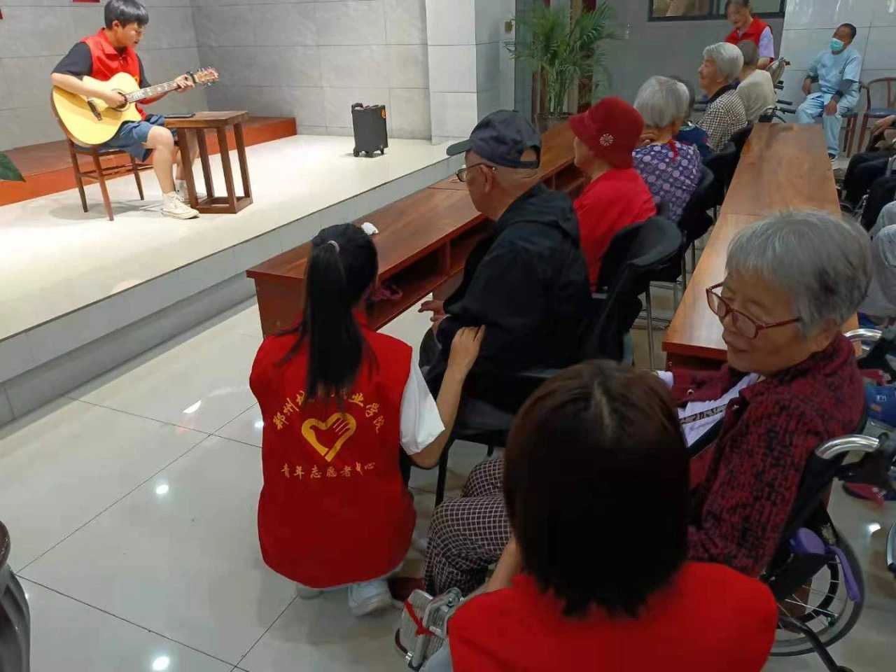 “爱在行动，情暖敬老院”公益活动