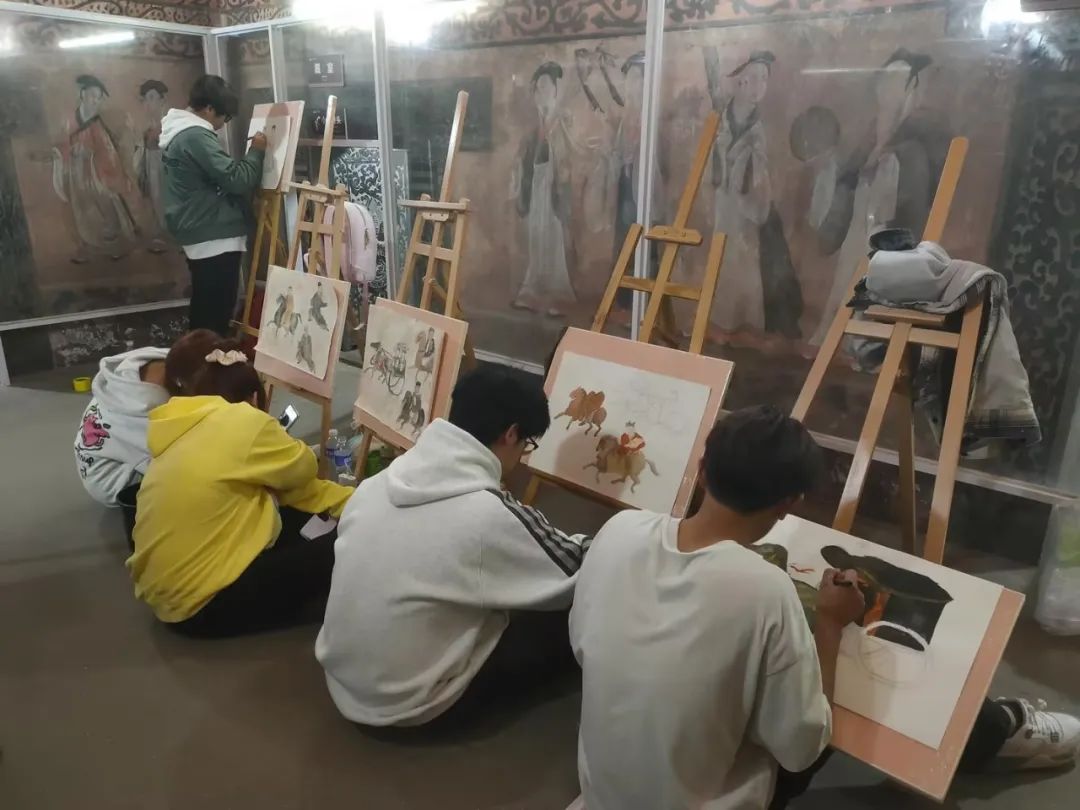 郑州城市职业学院把“中华优秀传统文化”课搬到了全国重点文物保护单位