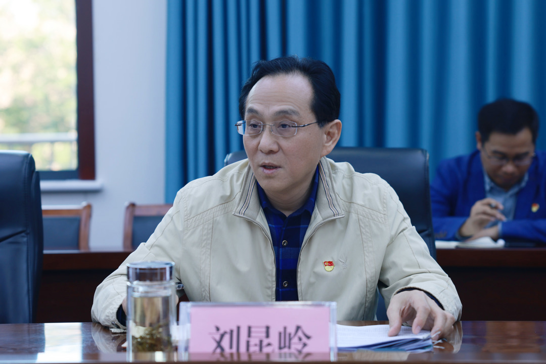 郑州城市职业学院召开党委理论中心组学习(扩大)会 郑州城市职业学院召开党委理论中心组学习(扩大)会