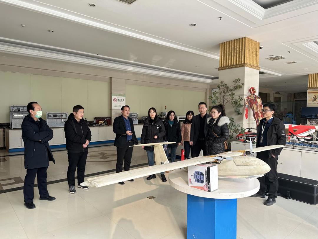 智能制造学院调研团队参观河南省宏安航空科技有限公司无人机展厅 智能制造学院调研团队参观河南省宏安航空科技有限公司无人机展厅