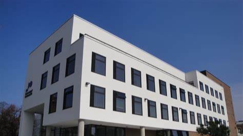 英国朴茨茅斯大学