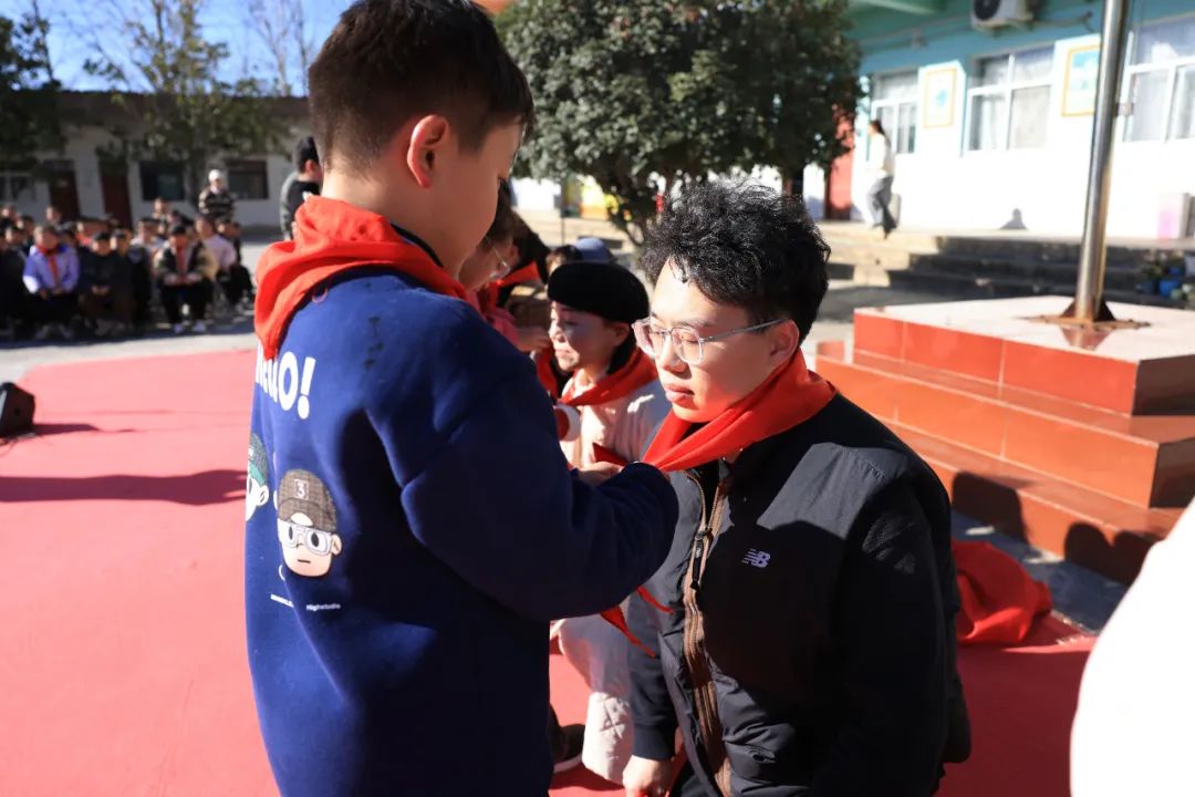 郑州城市职业学院师生走进良水寨小学支教